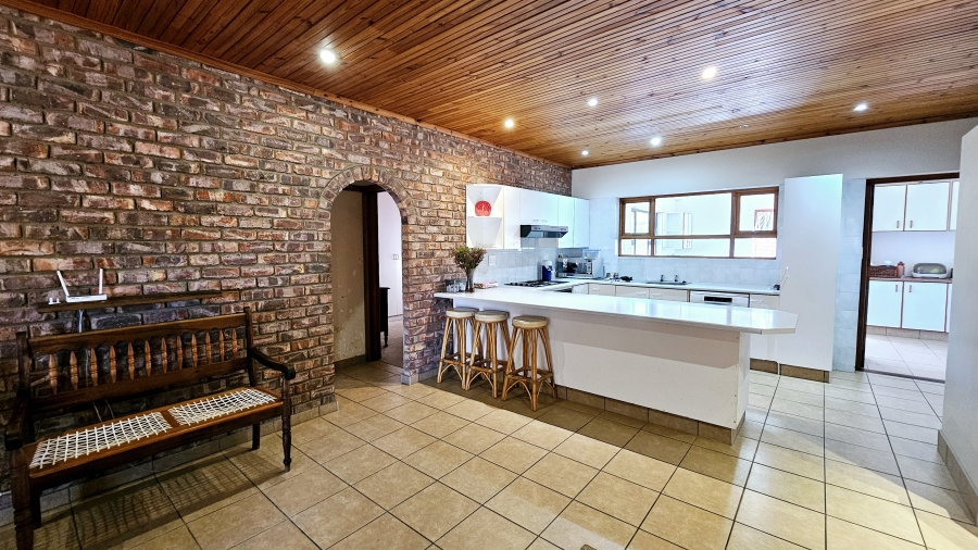 7 Bedroom Property for Sale in Oyster Bay Eastern Cape